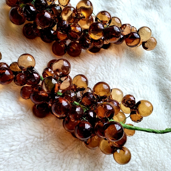 Vintage plastic grape clusters in bushel basket•Set of 2 grapes• - Picture 9 of 14